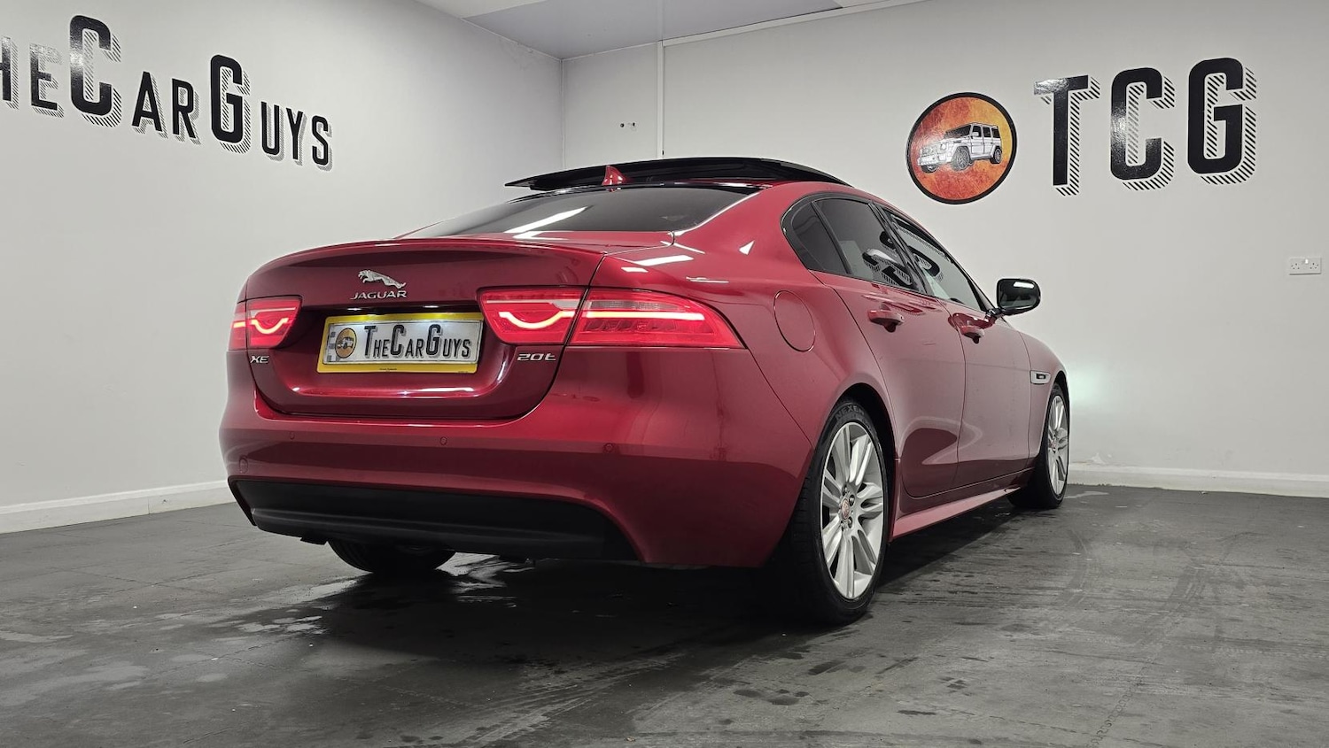 Used Jaguar XE 2015 for sale - 77137870: Photo 3