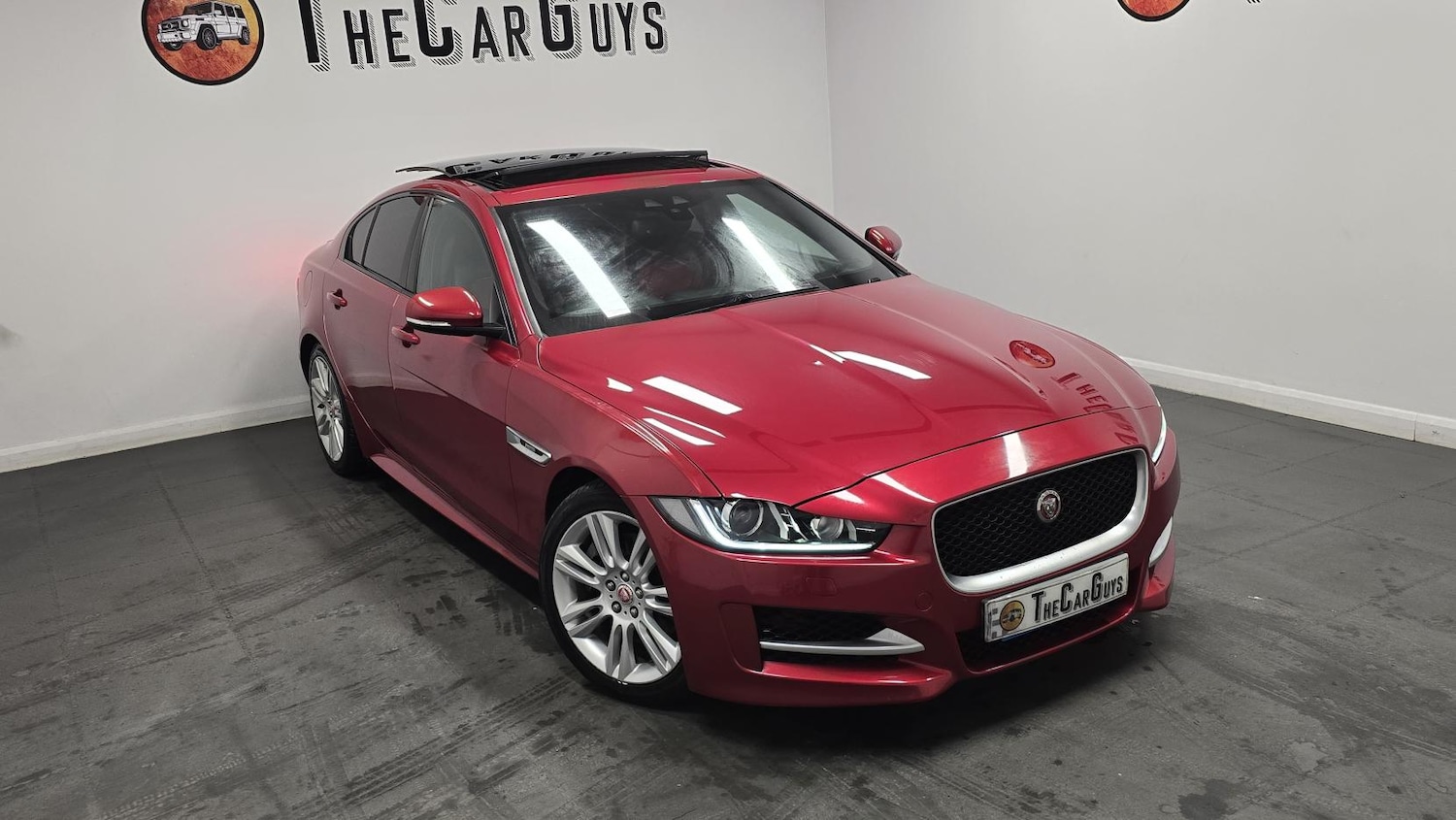Used Jaguar XE 2015 for sale - 77137870: Photo 4