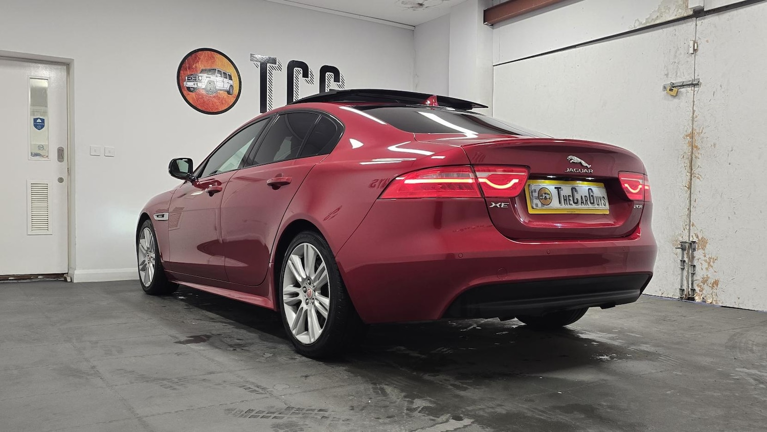 Used Jaguar XE 2015 for sale - 77137870: Photo 8
