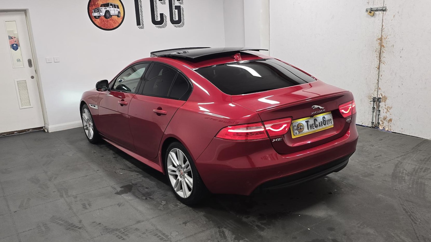 Used Jaguar XE 2015 for sale - 77137870: Photo 9