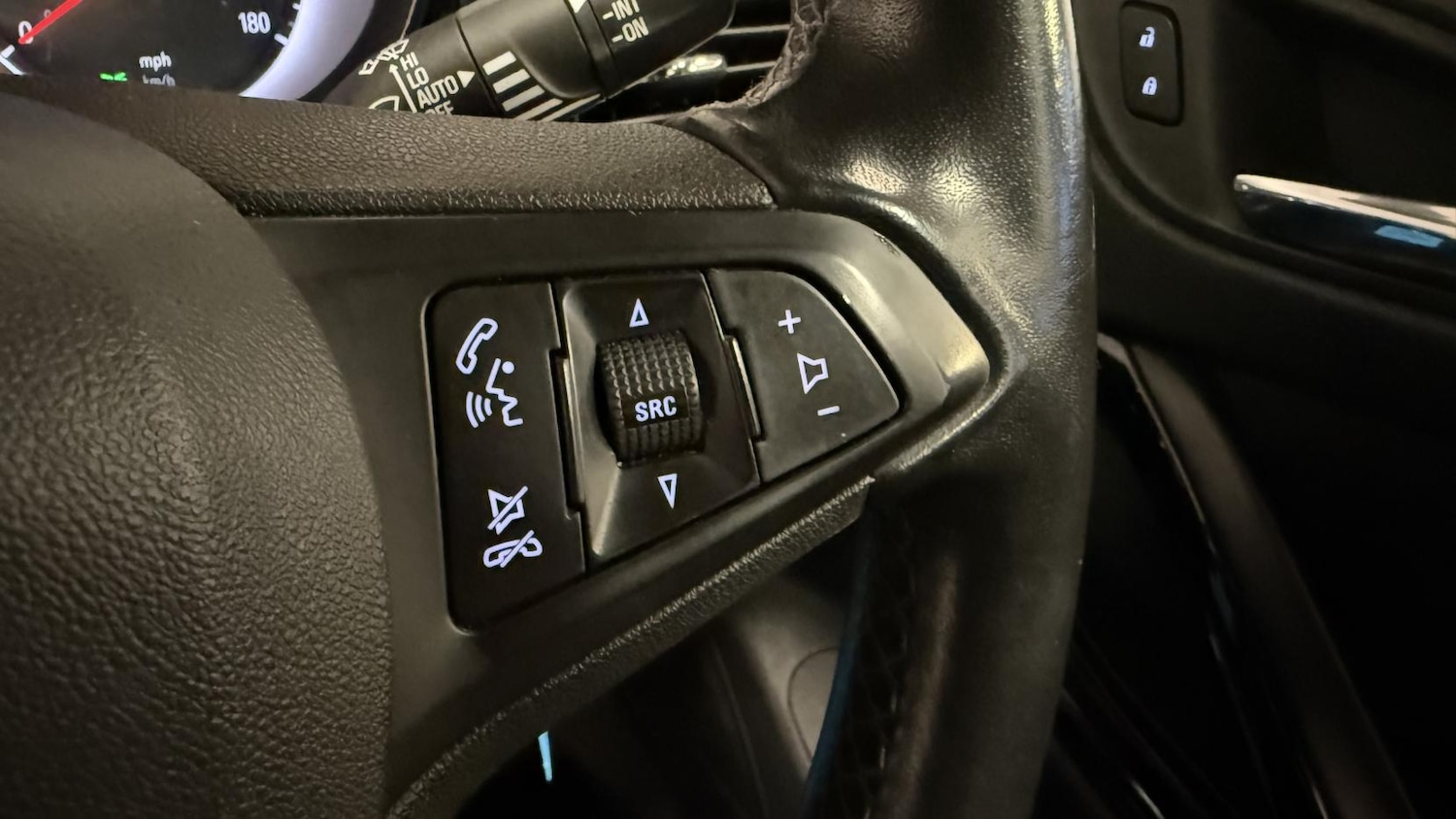 Used Vauxhall Astra 2018 for sale - 77170707: Photo 34