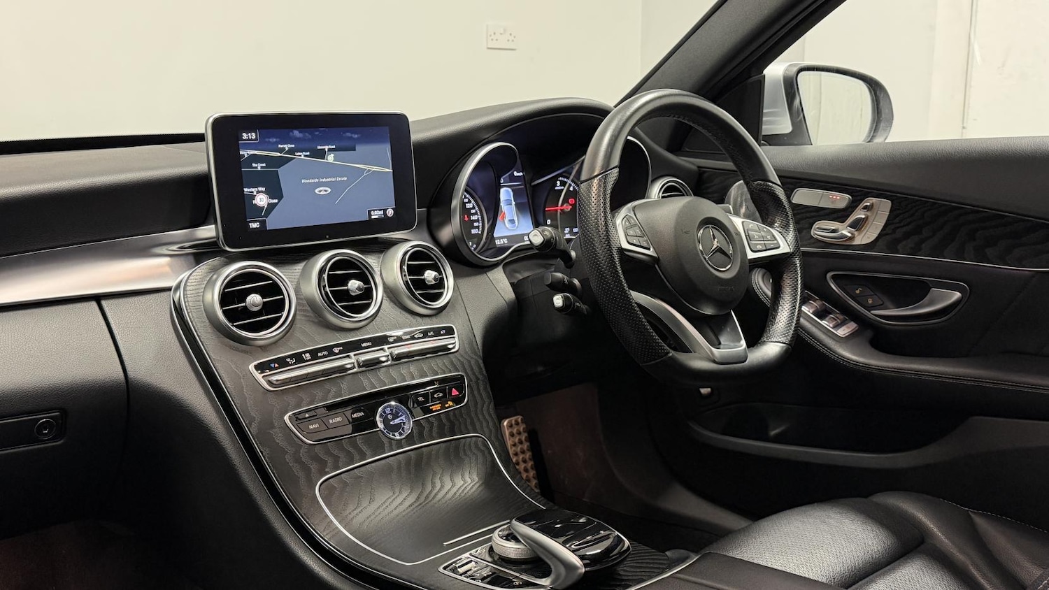 Used Mercedes-Benz C Class 2018 for sale - 77630936: Photo 2