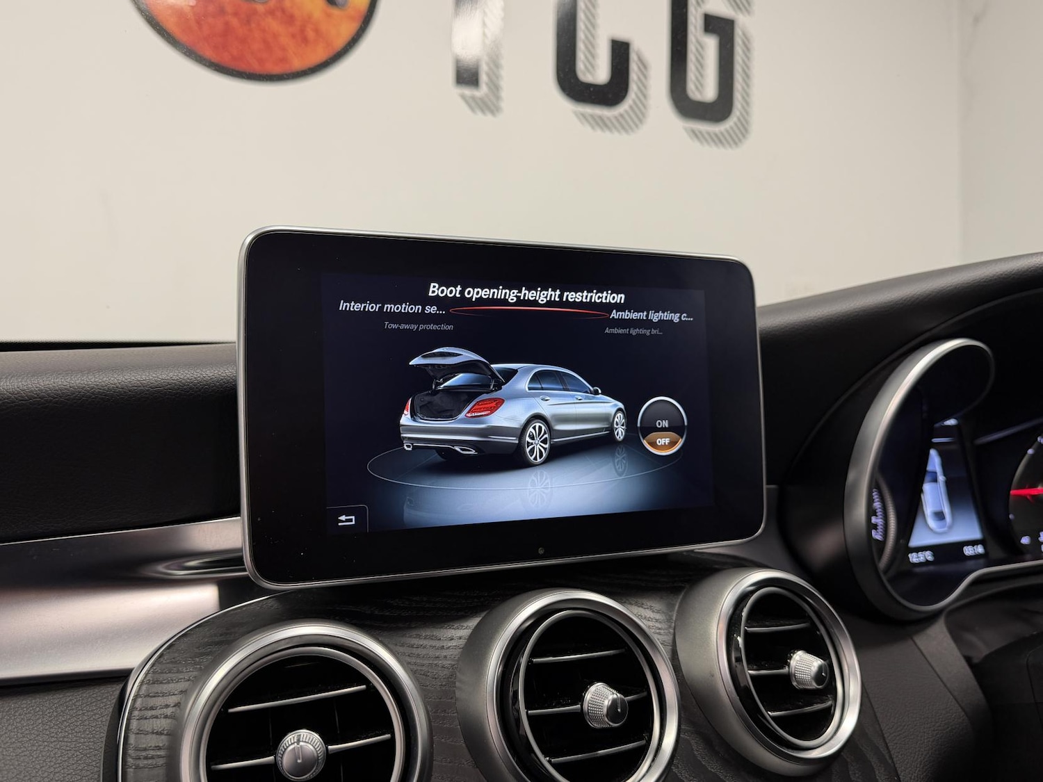 Used Mercedes-Benz C Class 2018 for sale - 77630936: Photo 30