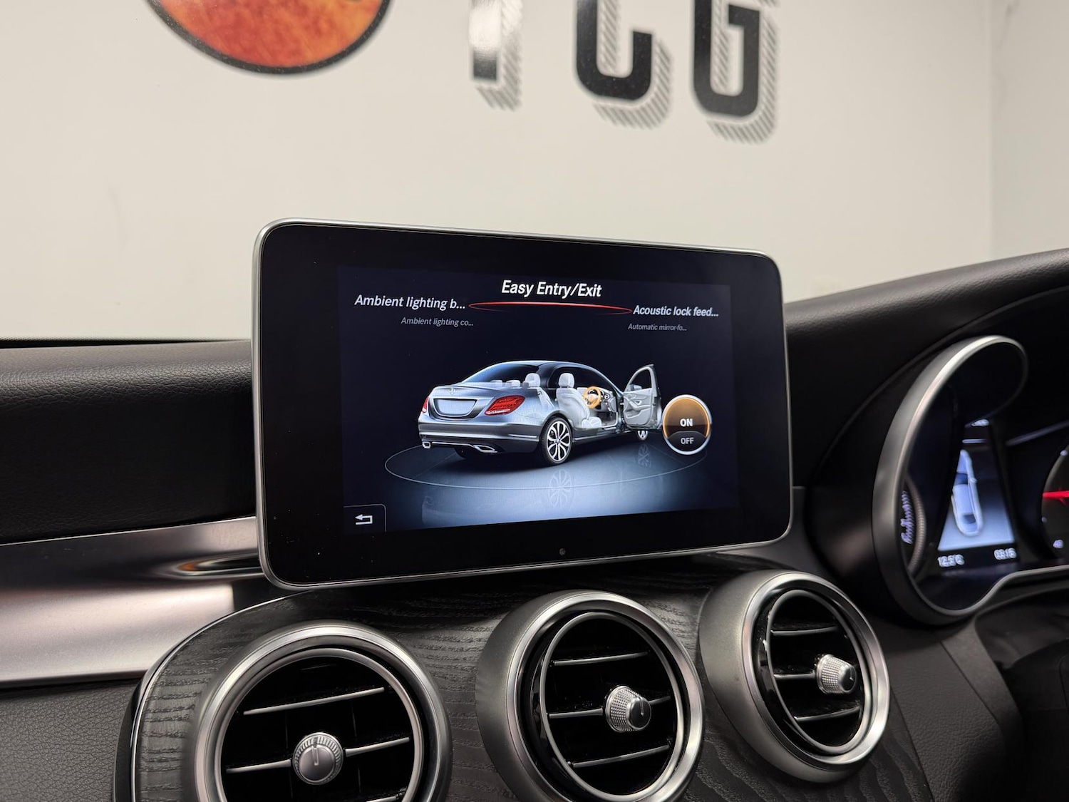 Used Mercedes-Benz C Class 2018 for sale - 77630936: Photo 32