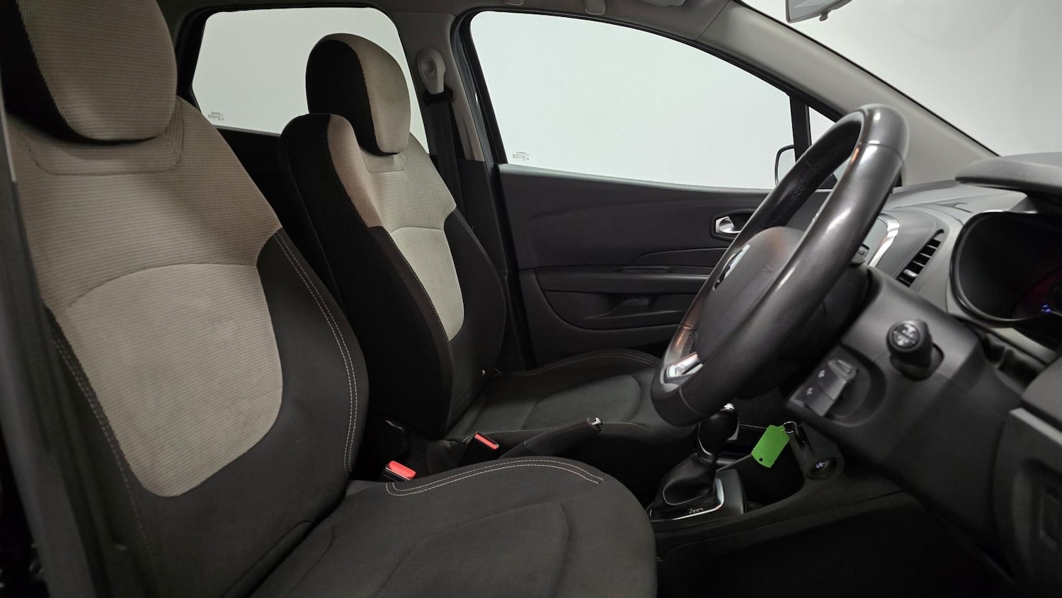 Used Renault Captur 2019 for sale - 77453759: Photo 2