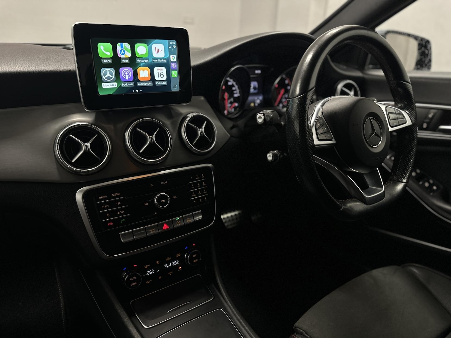 Used Mercedes-Benz CLA 2018 for sale - 77903532: Photo 2