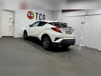 Used Toyota C-HR 2017 for sale - 79347651: Photo