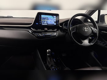 Used Toyota C-HR 2017 for sale - 79347651: Photo