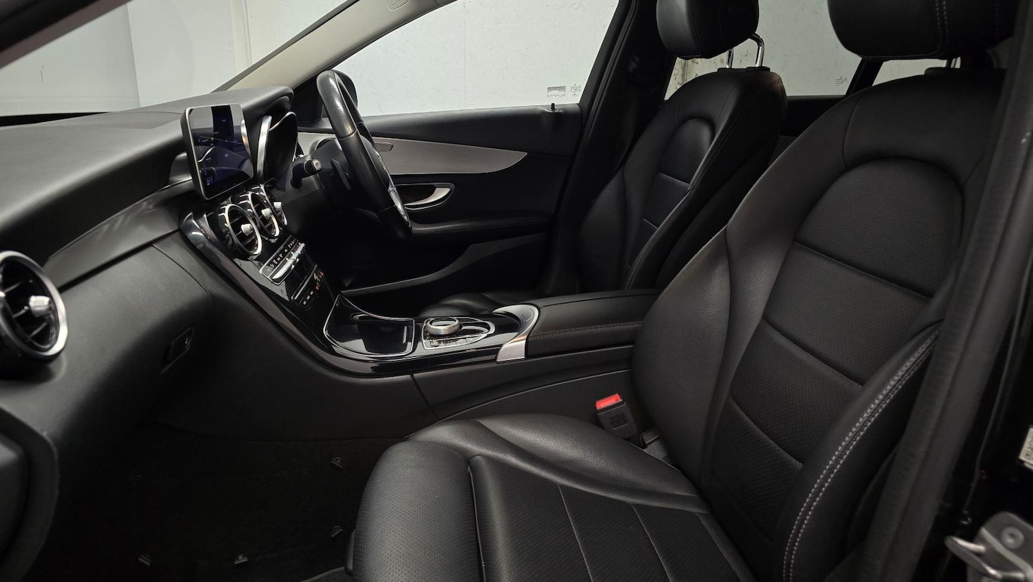 Used Mercedes-Benz C Class 2019 for sale - 78144883: Photo 2