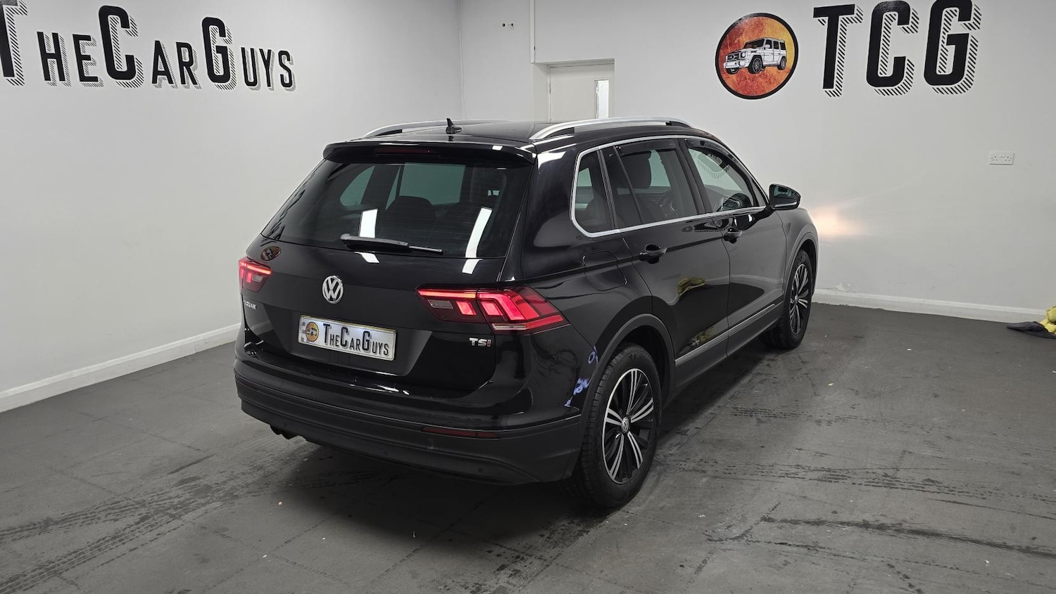 Used Volkswagen Tiguan 2017 for sale - 77890169: Photo 11