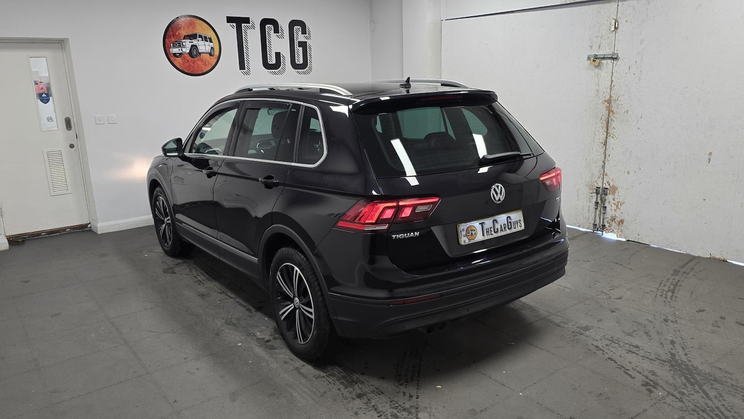 Used Volkswagen Tiguan 2017 for sale - 77890169: Photo 8