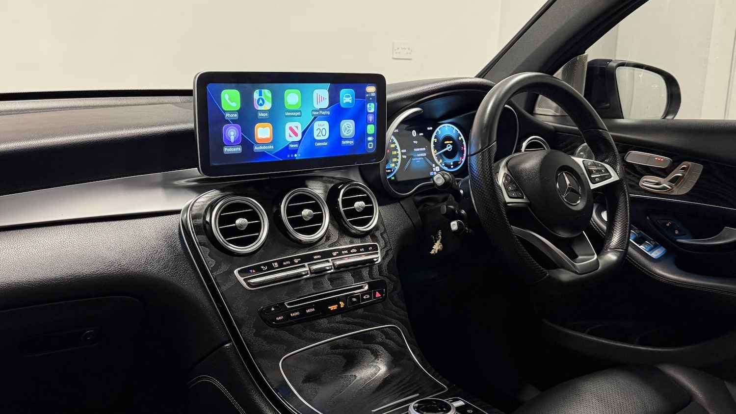 Used Mercedes-Benz GLC 2018 for sale - 77109957: Photo 2