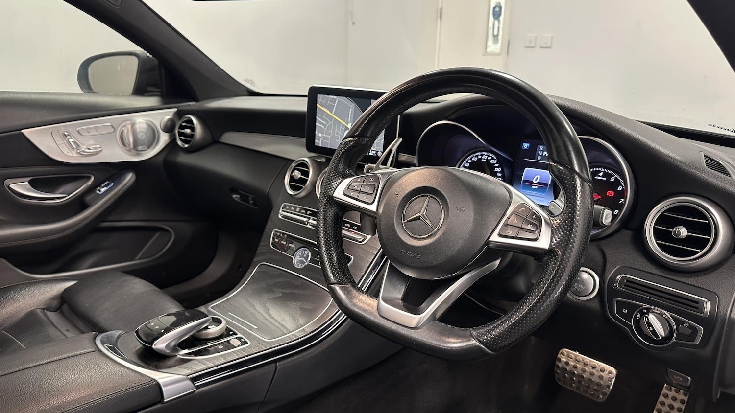 Used Mercedes-Benz C Class 2016 for sale - 77750452: Photo 2