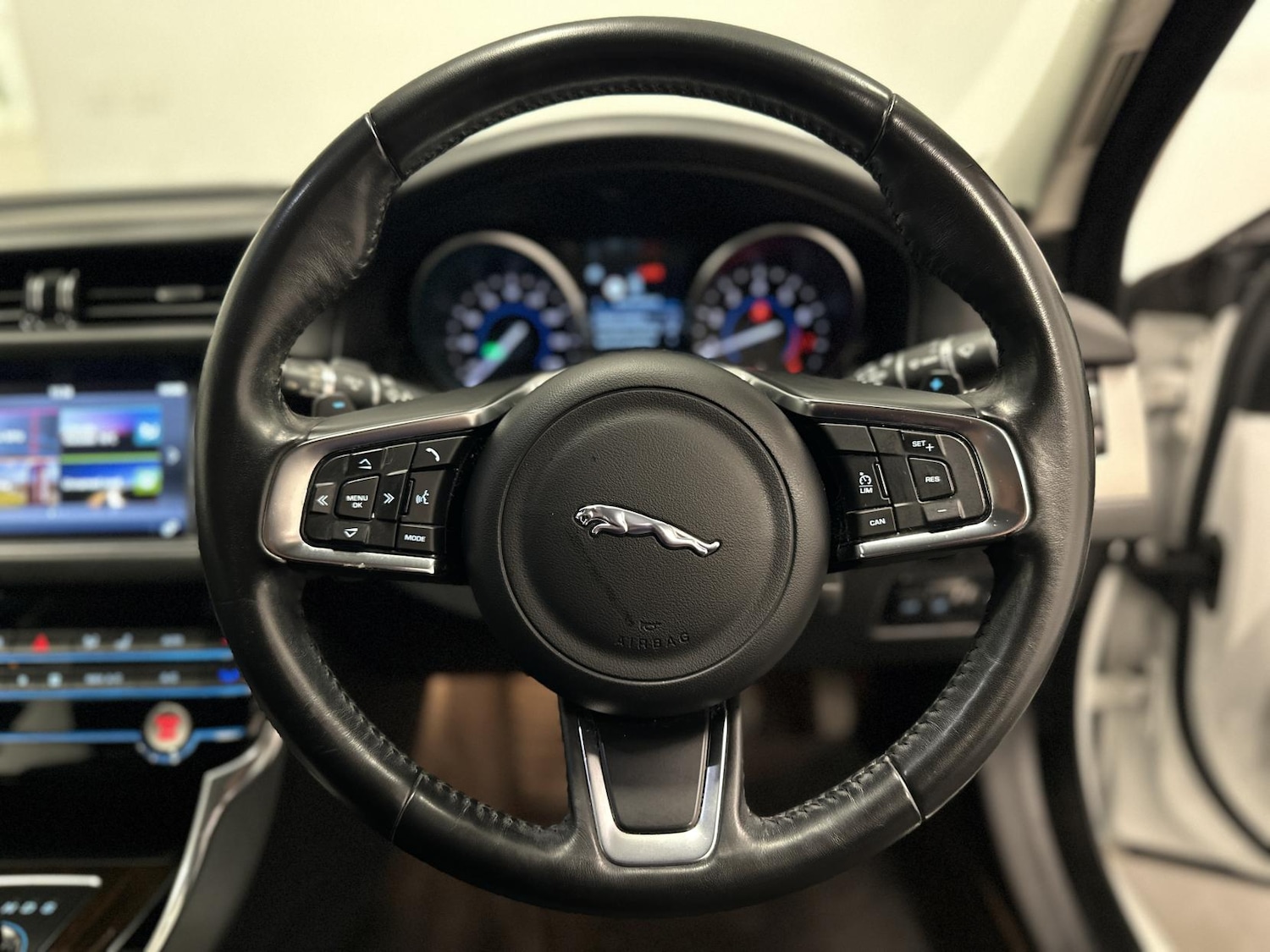 Used Jaguar XF 2018 for sale - 77109931: Photo 15