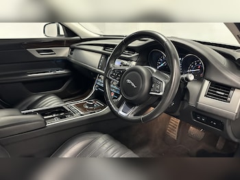 Used Jaguar XF 2018 for sale - 77109931: Photo