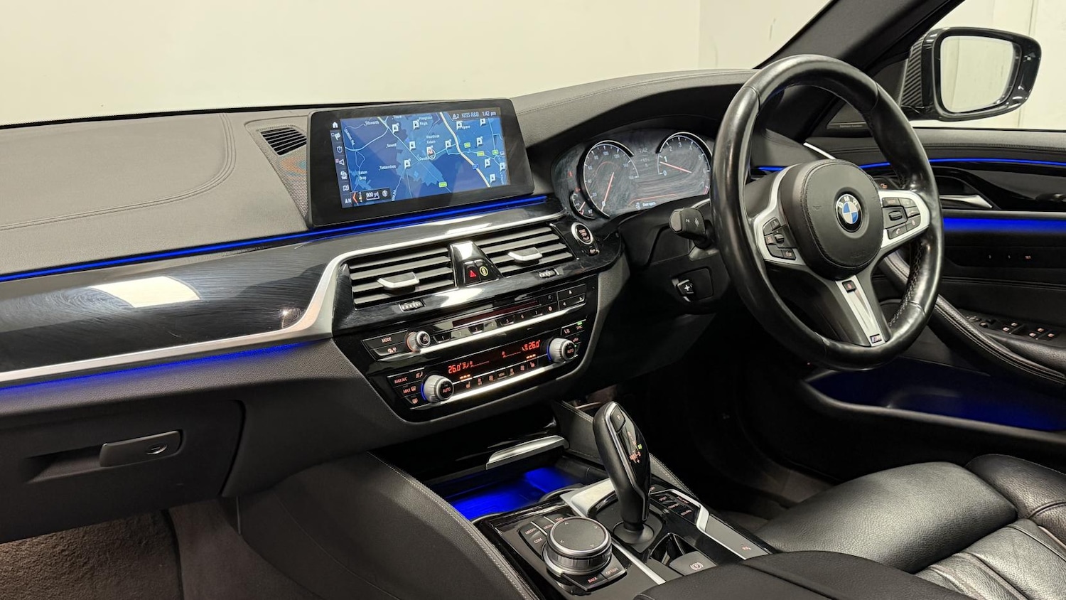 Used BMW 5 Series 2018 for sale - 77450024: Photo 2