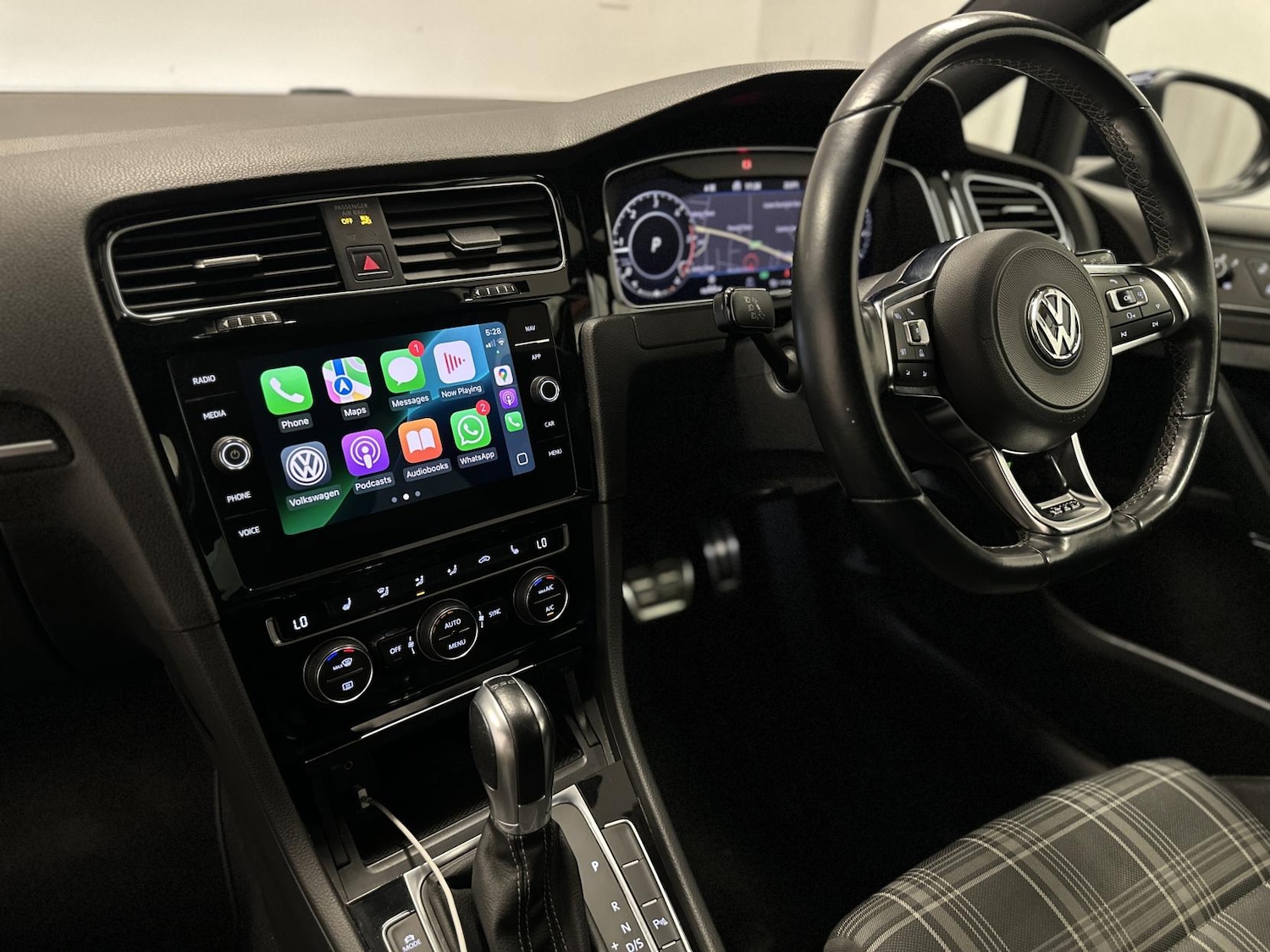 Used Volkswagen Golf 2018 for sale - 77109928: Photo 2