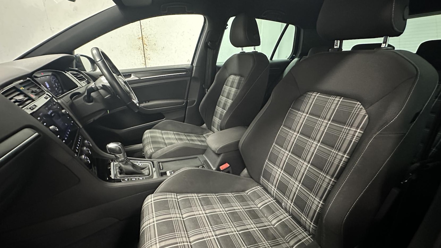 Used Volkswagen Golf 2018 for sale - 77109928: Photo 21