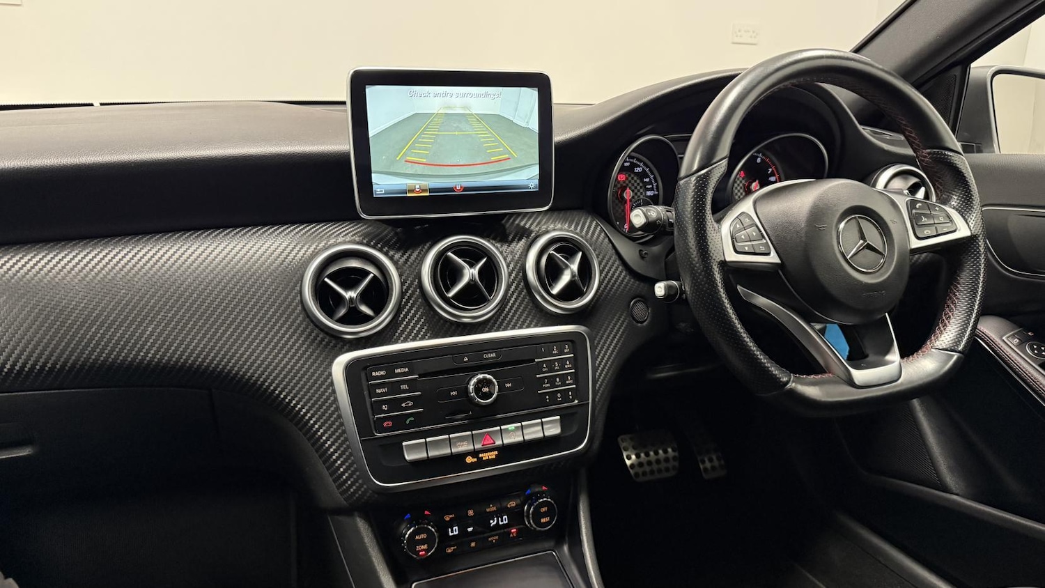 Used Mercedes-Benz A-Class 2016 for sale - 77289552: Photo 2