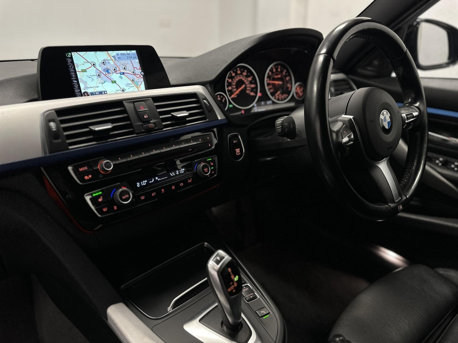 Used BMW 3 Series 2016 for sale - 77653320: Photo 2