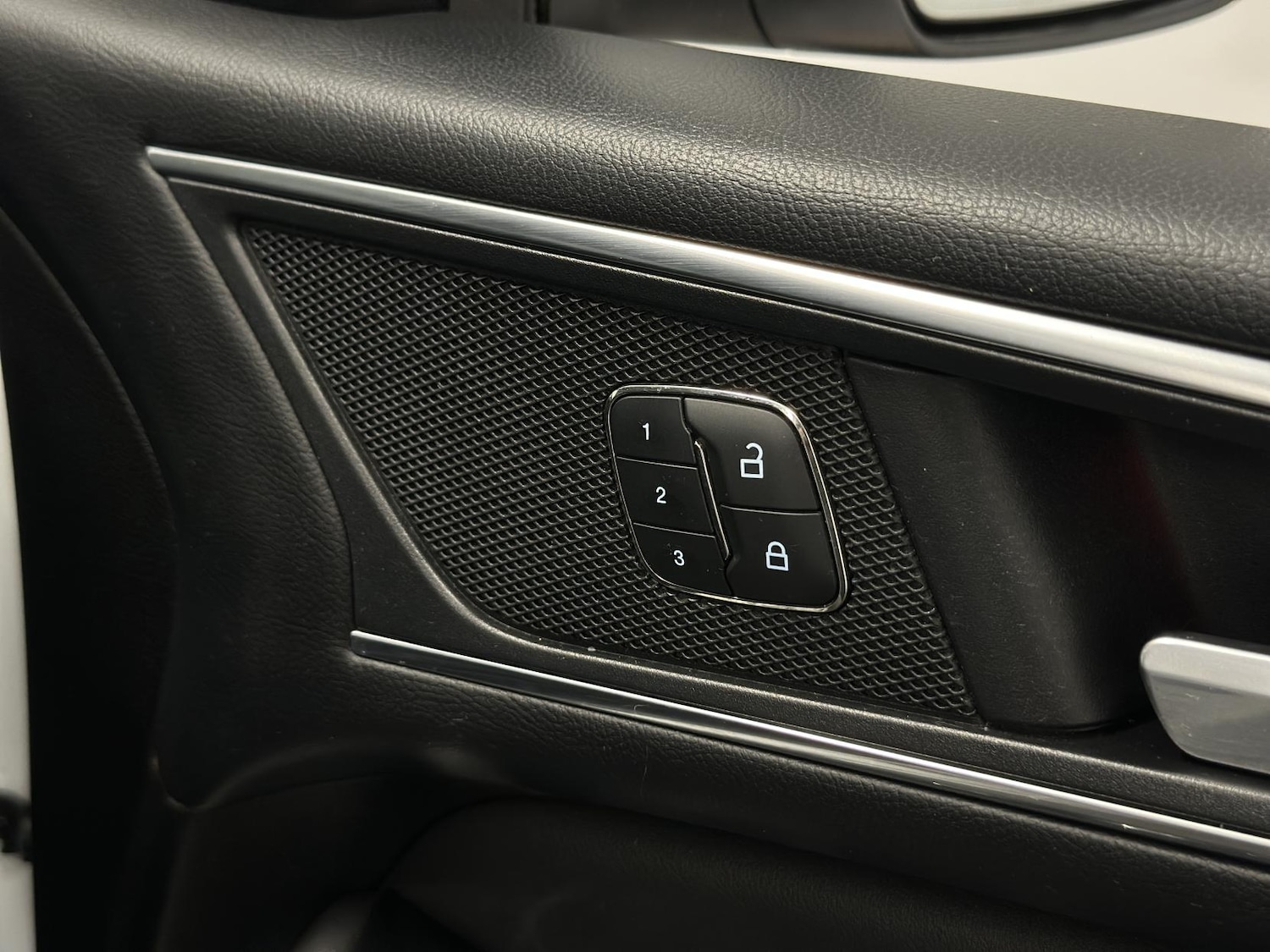 Used Ford S-Max 2017 for sale - 77750450: Photo 21