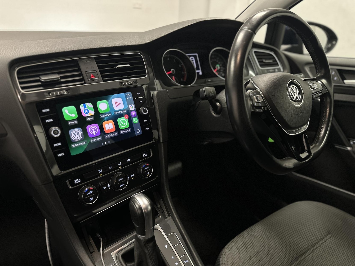 Used Volkswagen Golf 2018 for sale - 77140992: Photo 2