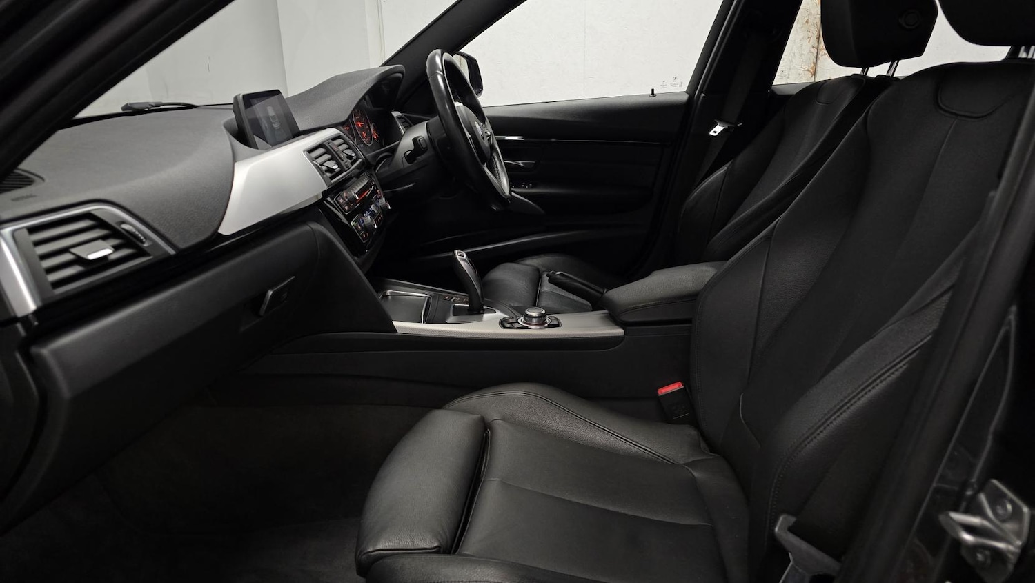 Used BMW 3 Series 2016 for sale - 77438779: Photo 2