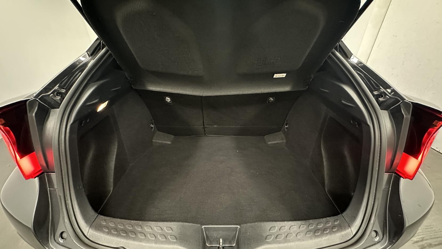 Used Toyota C-HR 2020 for sale - 77763024: Photo 17