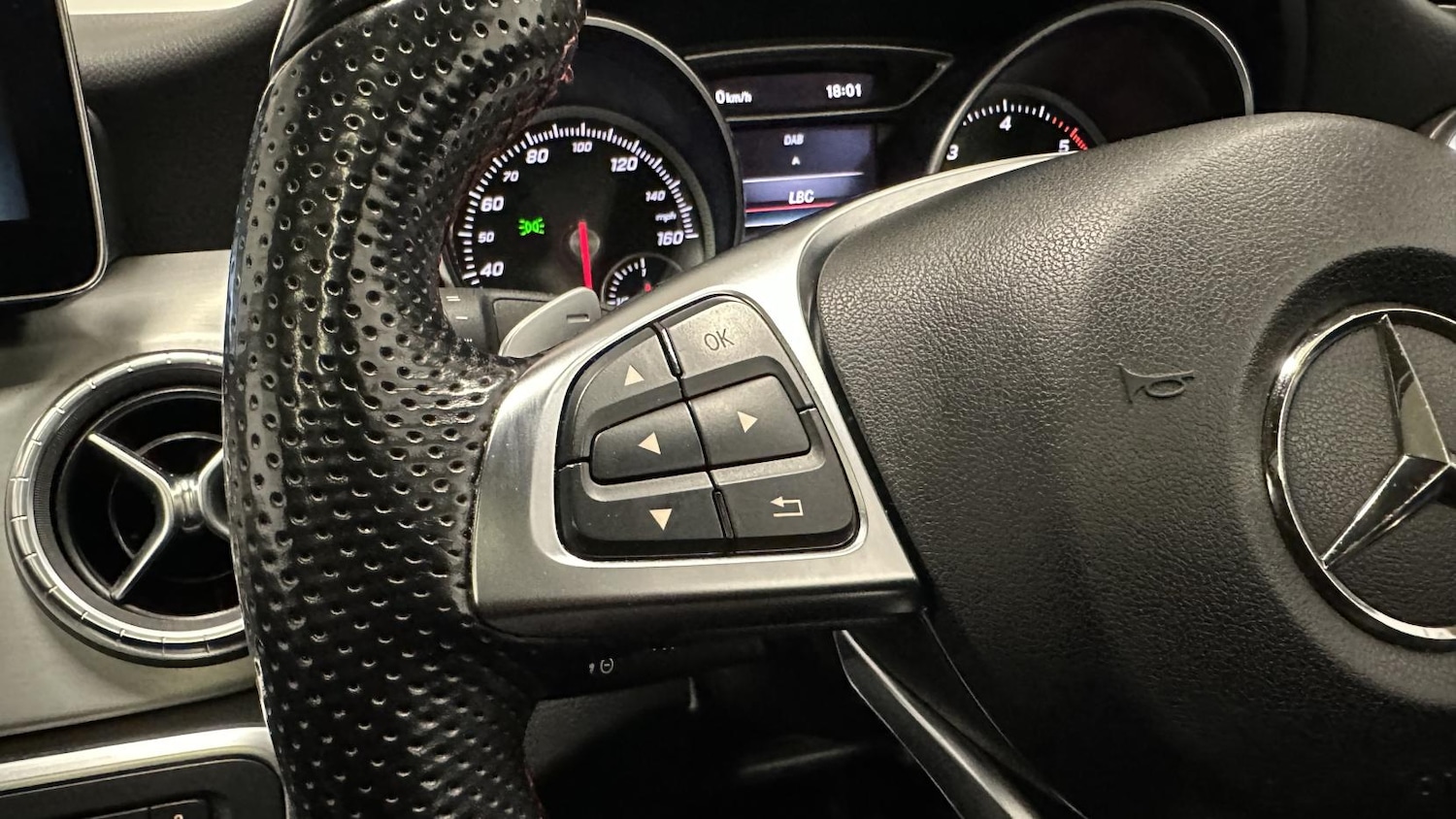 Used Mercedes-Benz CLA 2017 for sale - 77304015: Photo 17