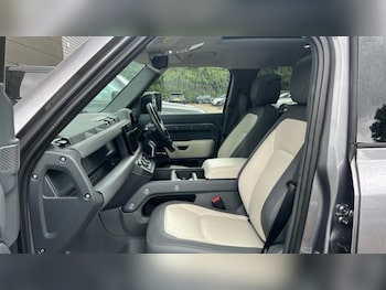 Used Land Rover Defender 2024 for sale - 75702512: Photo