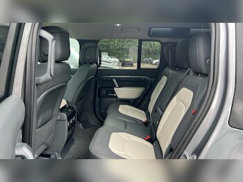 Used Land Rover Defender 2024 for sale - 75702512: Photo