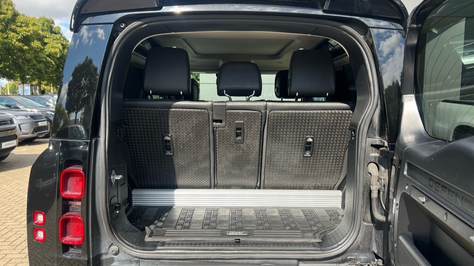 Used Land Rover Defender 2022 for sale - 76587086: Photo 10