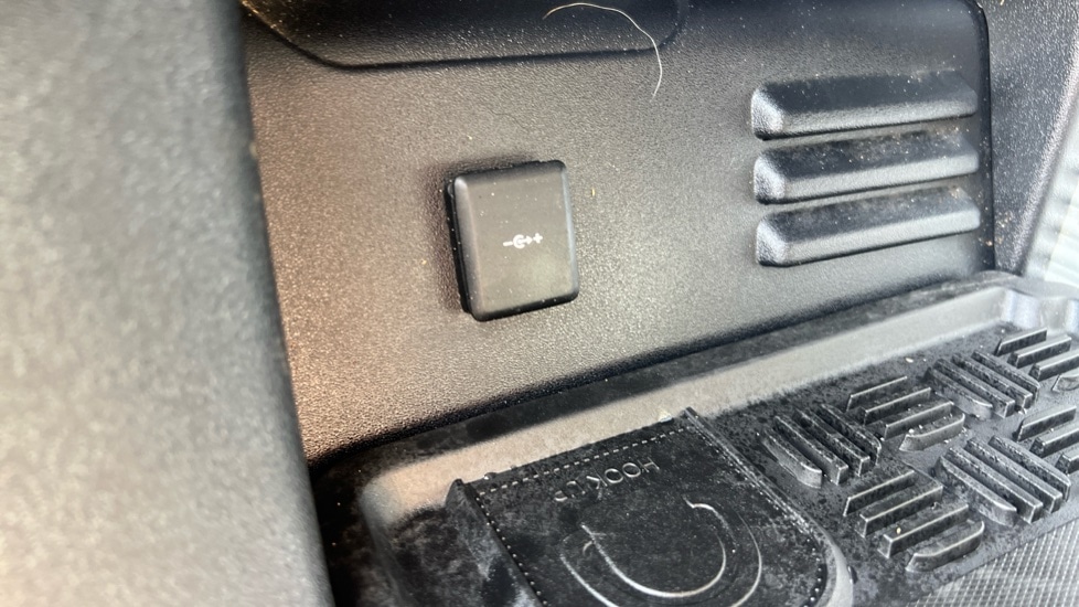 Used Land Rover Defender 2022 for sale - 76587086: Photo 37