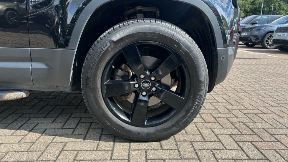 Used Land Rover Defender 2022 for sale - 76587086: Photo 8