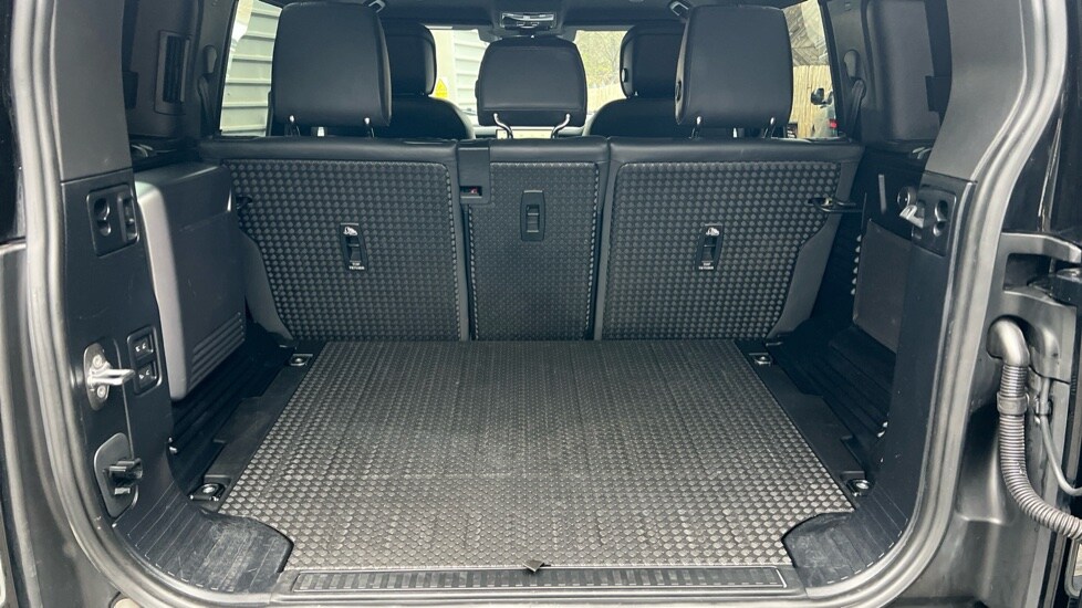 Used Land Rover Defender 2022 for sale - 76966809: Photo 10