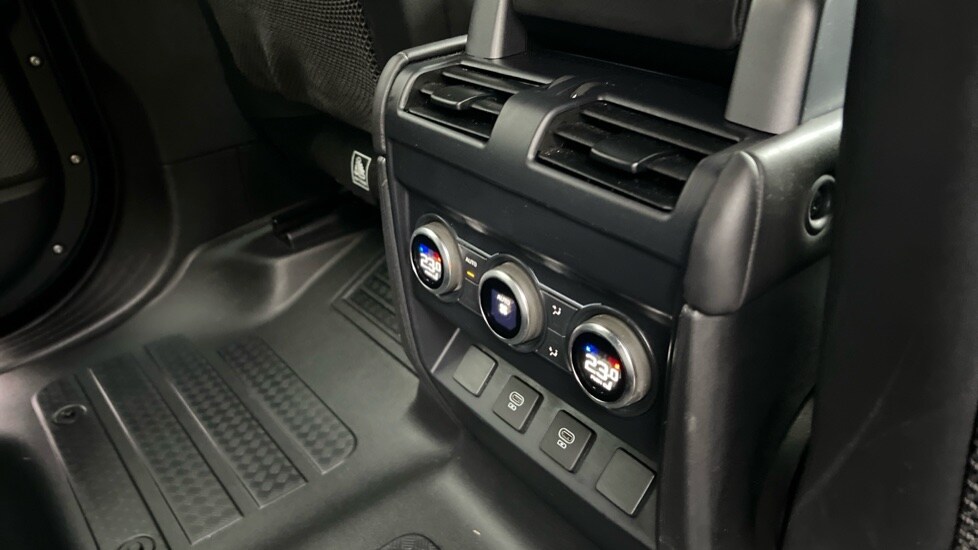 Used Land Rover Defender 2022 for sale - 76966809: Photo 18