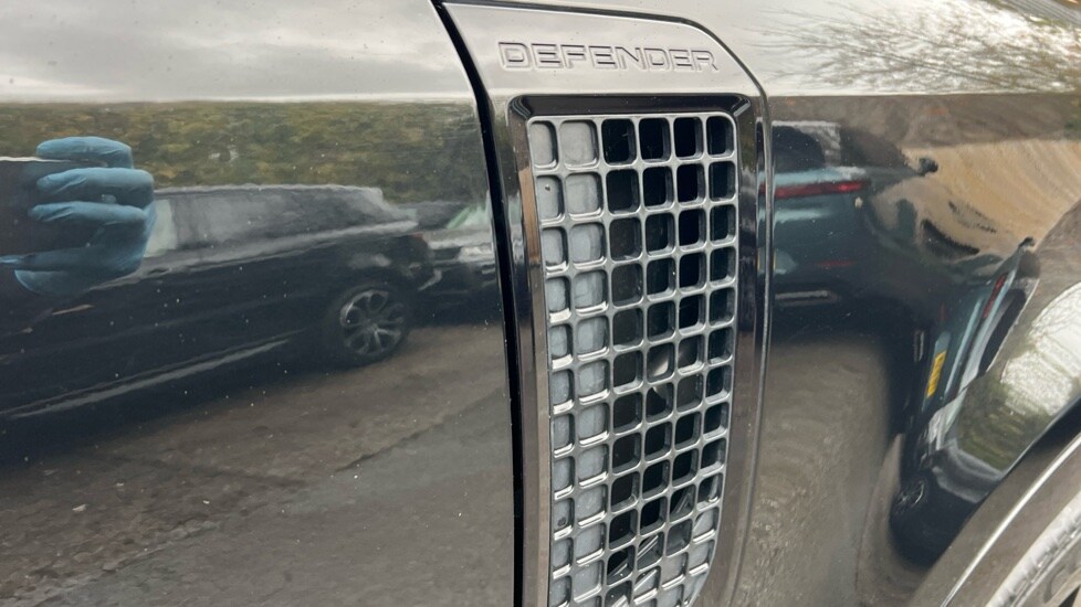 Used Land Rover Defender 2022 for sale - 76966809: Photo 24