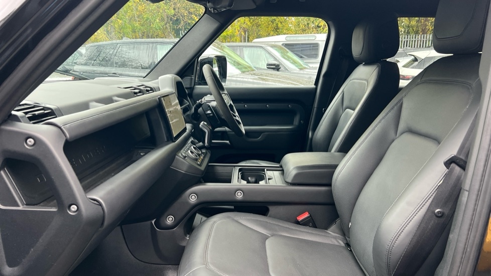 Used Land Rover Defender 2022 for sale - 76966809: Photo 3