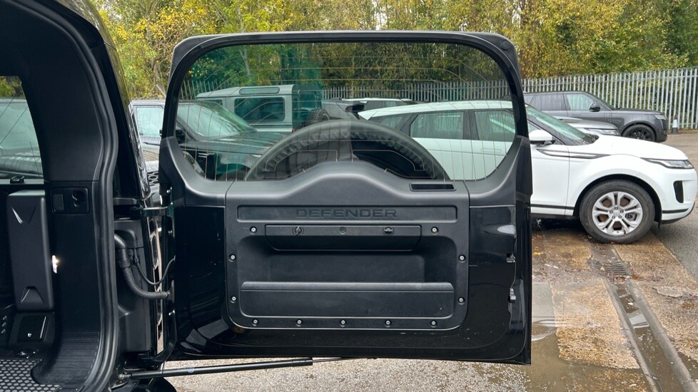 Used Land Rover Defender 2022 for sale - 76966809: Photo 36