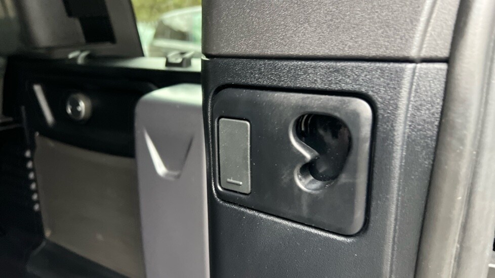 Used Land Rover Defender 2022 for sale - 76966809: Photo 37