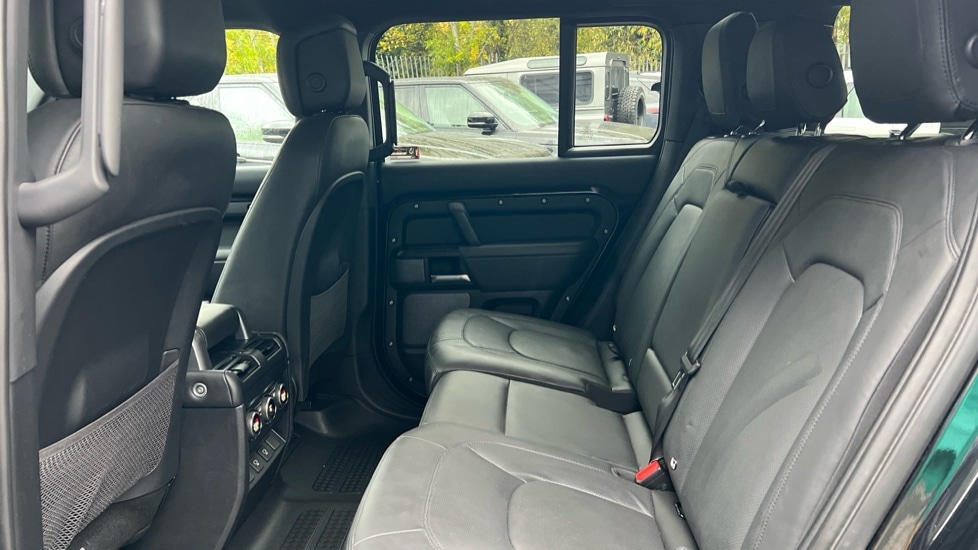 Used Land Rover Defender 2022 for sale - 76966809: Photo 4
