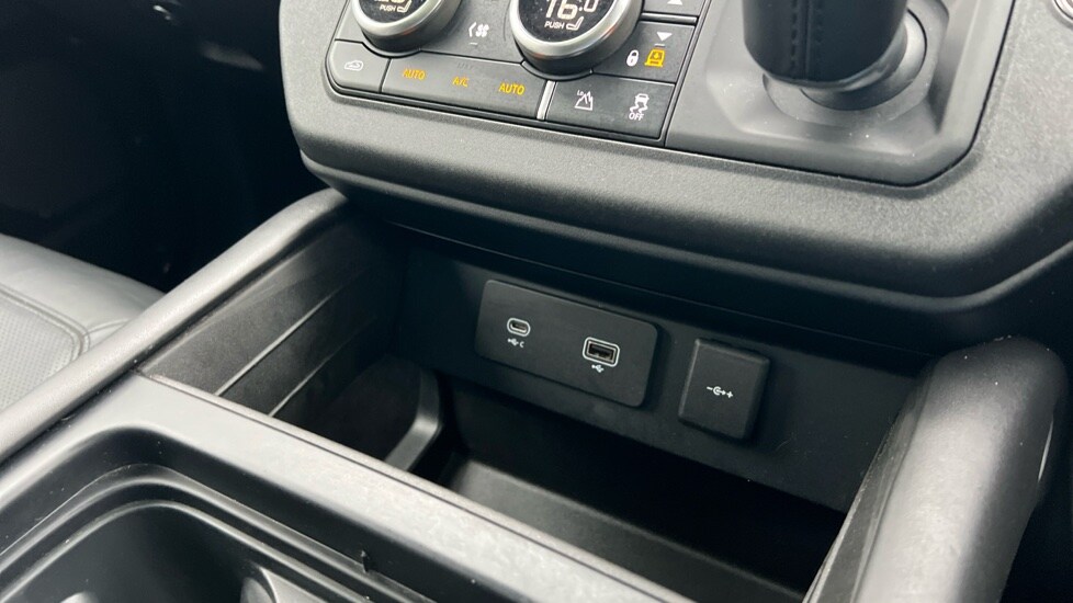 Used Land Rover Defender 2022 for sale - 76966809: Photo 41