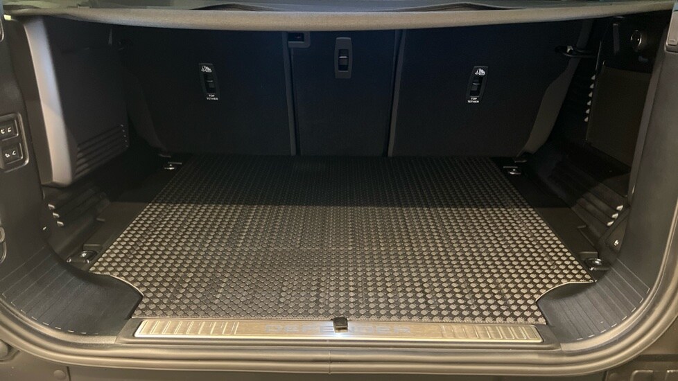 Used Land Rover Defender 2023 for sale - 77018238: Photo 10