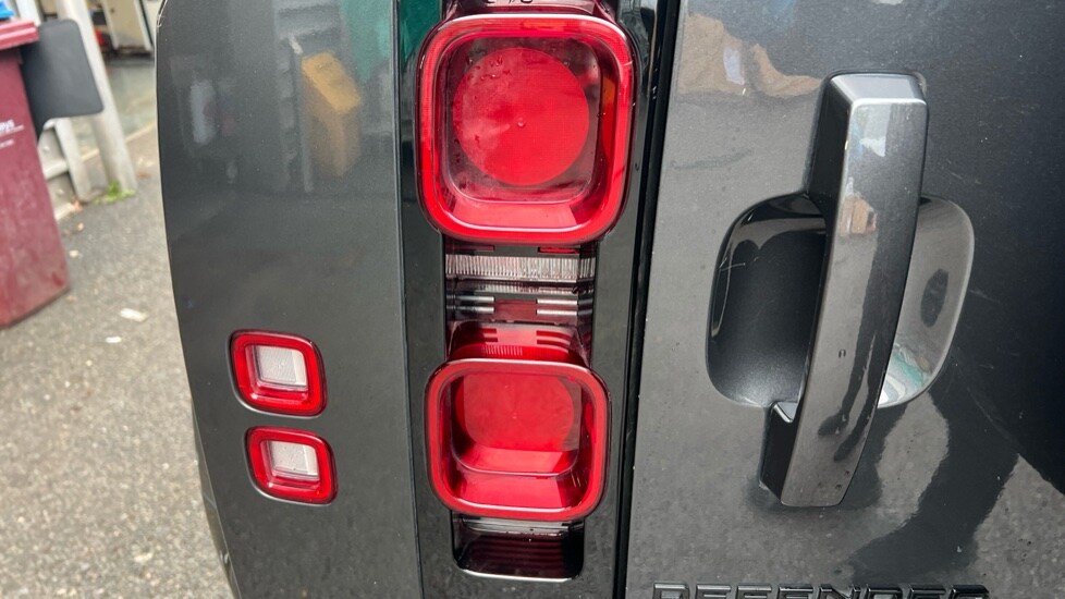 Used Land Rover Defender 2023 for sale - 77018238: Photo 19