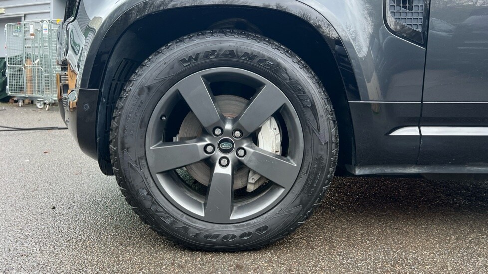 Used Land Rover Defender 2023 for sale - 77018238: Photo 32