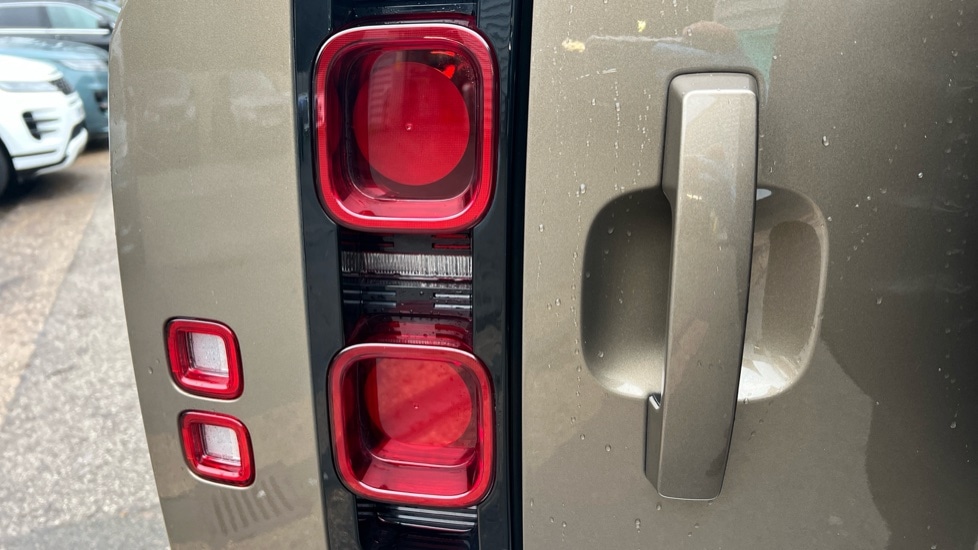 Used Land Rover Defender 2021 for sale - 77075585: Photo 19