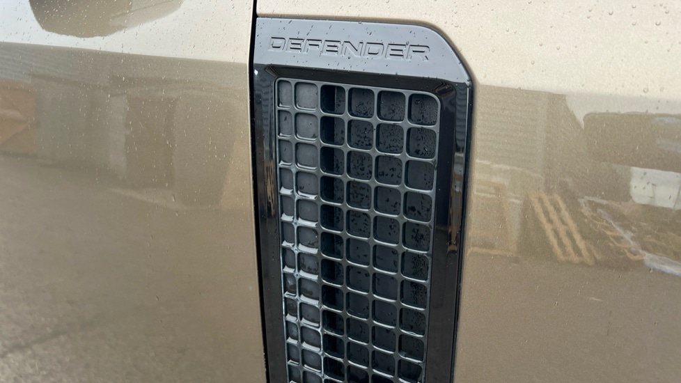 Used Land Rover Defender 2021 for sale - 77075585: Photo 22