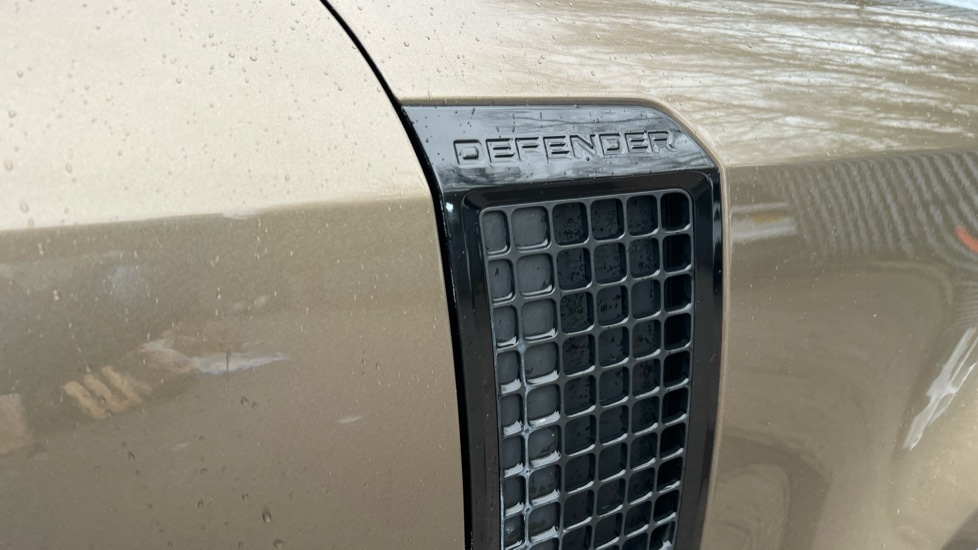 Used Land Rover Defender 2021 for sale - 77075585: Photo 24