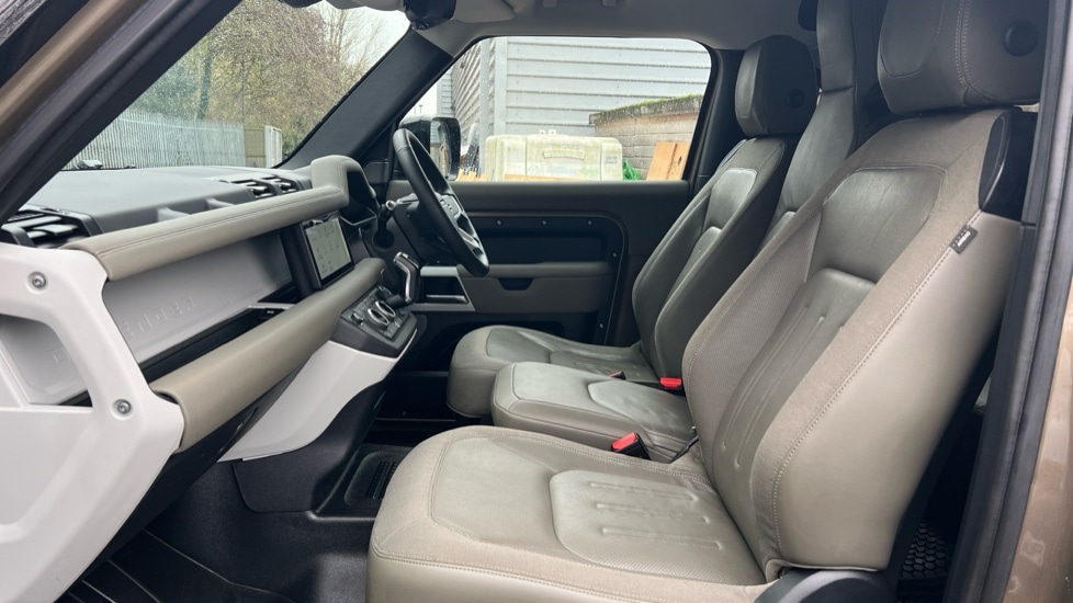 Used Land Rover Defender 2021 for sale - 77075585: Photo 3