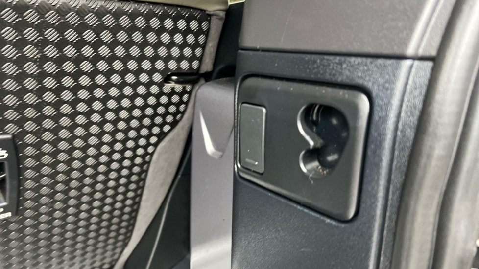 Used Land Rover Defender 2021 for sale - 77075585: Photo 37